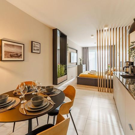 코워브제크 Perlowa Przystan Rent - Classic Gold & Silver 아파트 외부 사진